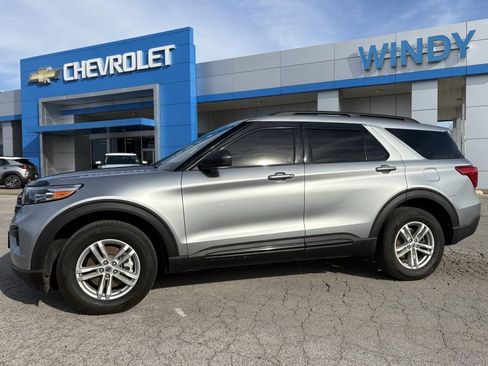 Used 2023 Ford Explorer XLT w/ Class IV Trailer Tow Package image 8