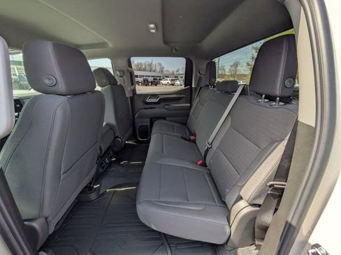 New 2026 GMC Sierra 1500 SLE image 28