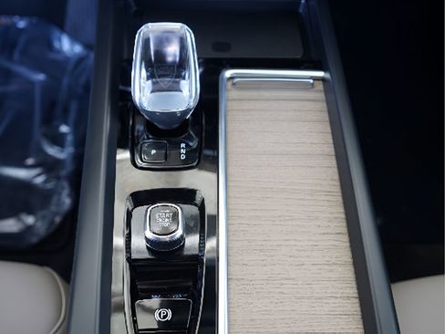 New 2026 Volvo XC60 B5 Plus w/ Protection Package Premier image 15