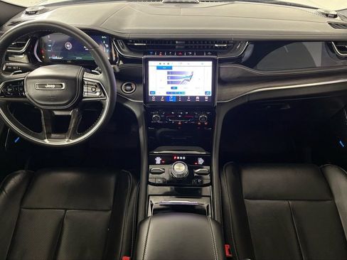 Used 2022 Jeep Grand Cherokee Overland w/ Luxury Tech Group IV image 34