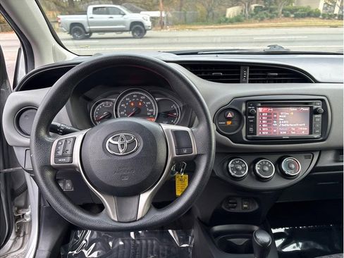 Used 2017 Toyota Yaris LE image 13