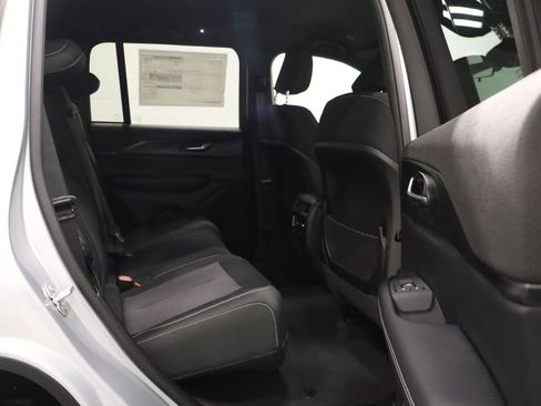 New 2026 Jeep Grand Cherokee Laredo AWD/4WD image 18