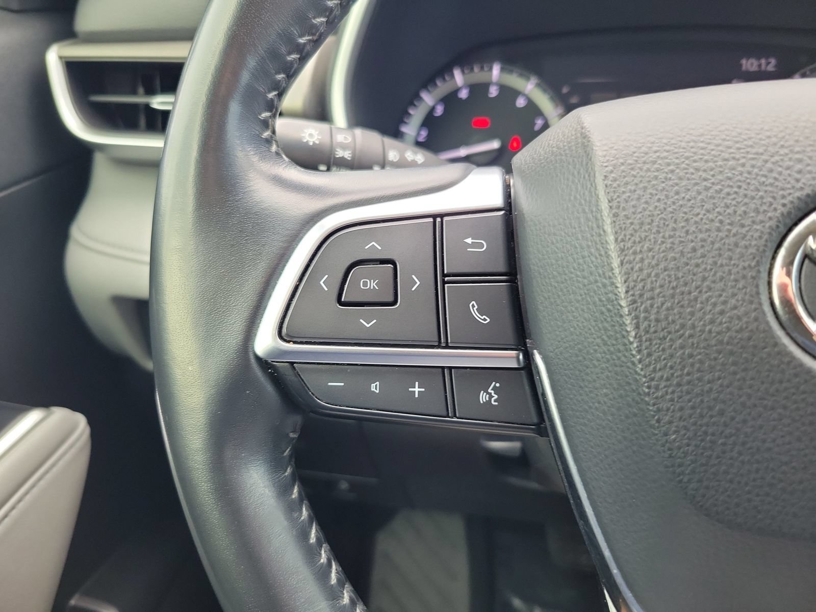 Used 2020 Toyota Highlander XLE AWD/4WD image 22