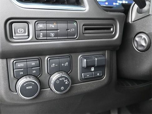 Used 2022 Chevrolet Suburban RST w/ Sport Performance Package image 21