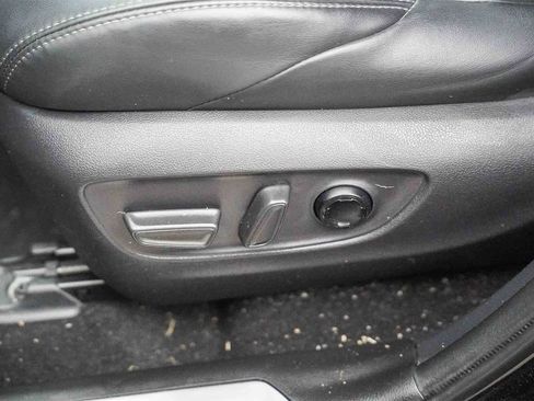 Used 2021 Toyota Venza Limited image 20