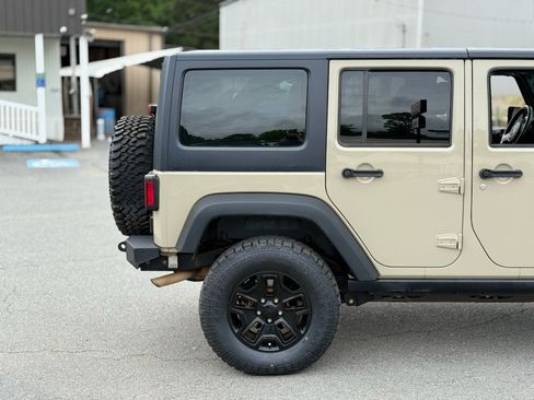 Used 2018 Jeep Wrangler Unlimited Sport AWD/4WD image 9
