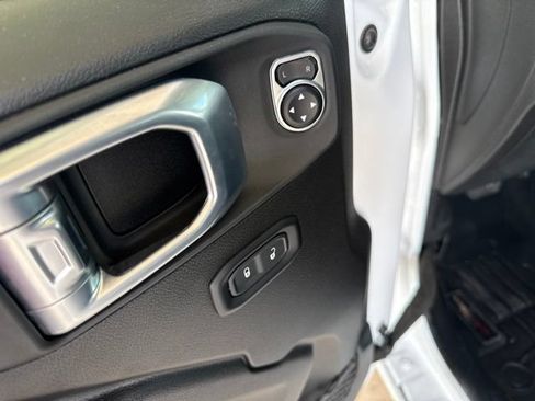 Used 2025 Jeep Gladiator Sport AWD/4WD image 15
