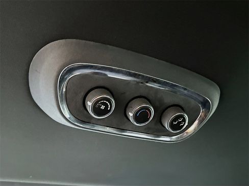 Used 2017 Dodge Durango R/T w/ Technology Group image 32