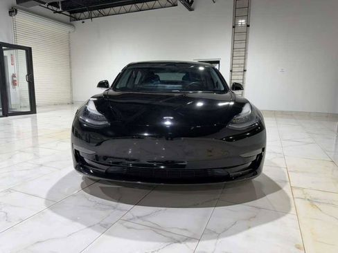 Used 2019 Tesla Model 3 Standard Range image 2