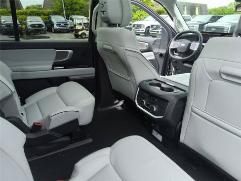 New 2026 Ford Expedition Max Platinum w/ Platinum Ultimate Package AWD/4WD image 24