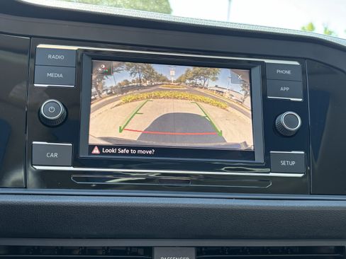 Used 2019 Volkswagen Jetta SE w/ Cold Weather Package image 28