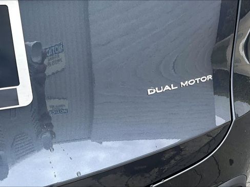 Used 2024 Tesla Model Y Long Range image 9