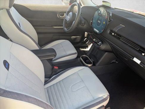 Certified 2025 MINI Cooper 2-Door Hardtop image 20