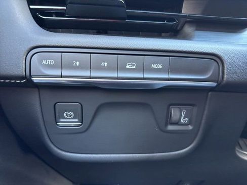 Used 2023 Cadillac Escalade Premium Luxury image 20