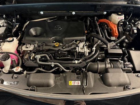 Used 2021 Toyota Venza LE image 23