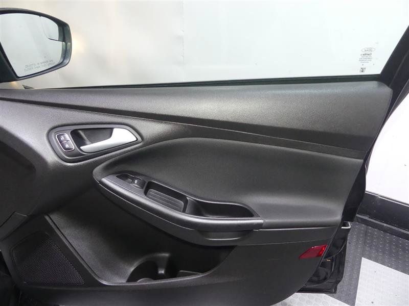 Used 2015 Ford Focus SE w/ Reverse Sensing Package FWD image 18