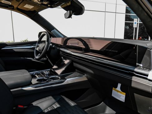 Used 2026 Cadillac Escalade V w/ LPO, ONYX Package image 43