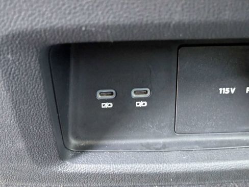Used 2024 Volkswagen Atlas Cross Sport SE FWD image 15