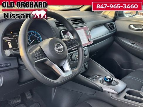 Used 2025 Nissan Leaf S image 13