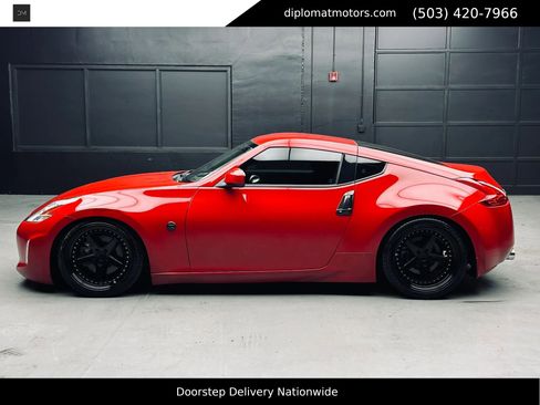 Used 2016 Nissan 370Z Coupe RWD image 4