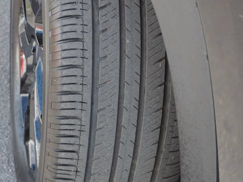 Used 2024 GMC Terrain SLE w/ Elevation Edition FWD image 11
