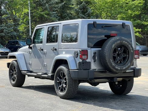 Used 2018 Jeep Wrangler Unlimited Sahara AWD/4WD image 25