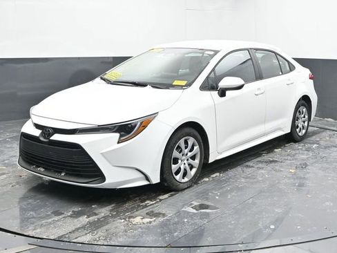 Used 2025 Toyota Corolla LE image 5