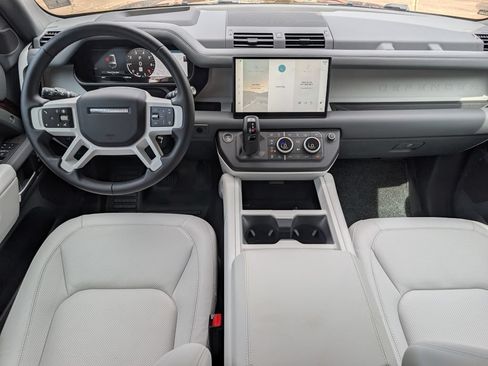 Used 2025 Land Rover Defender 130 X-Dynamic SE AWD/4WD image 11