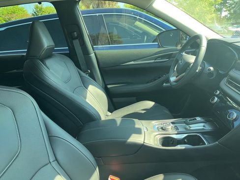 Certified 2026 INFINITI QX60 Luxe w/ Cargo Package FWD image 8