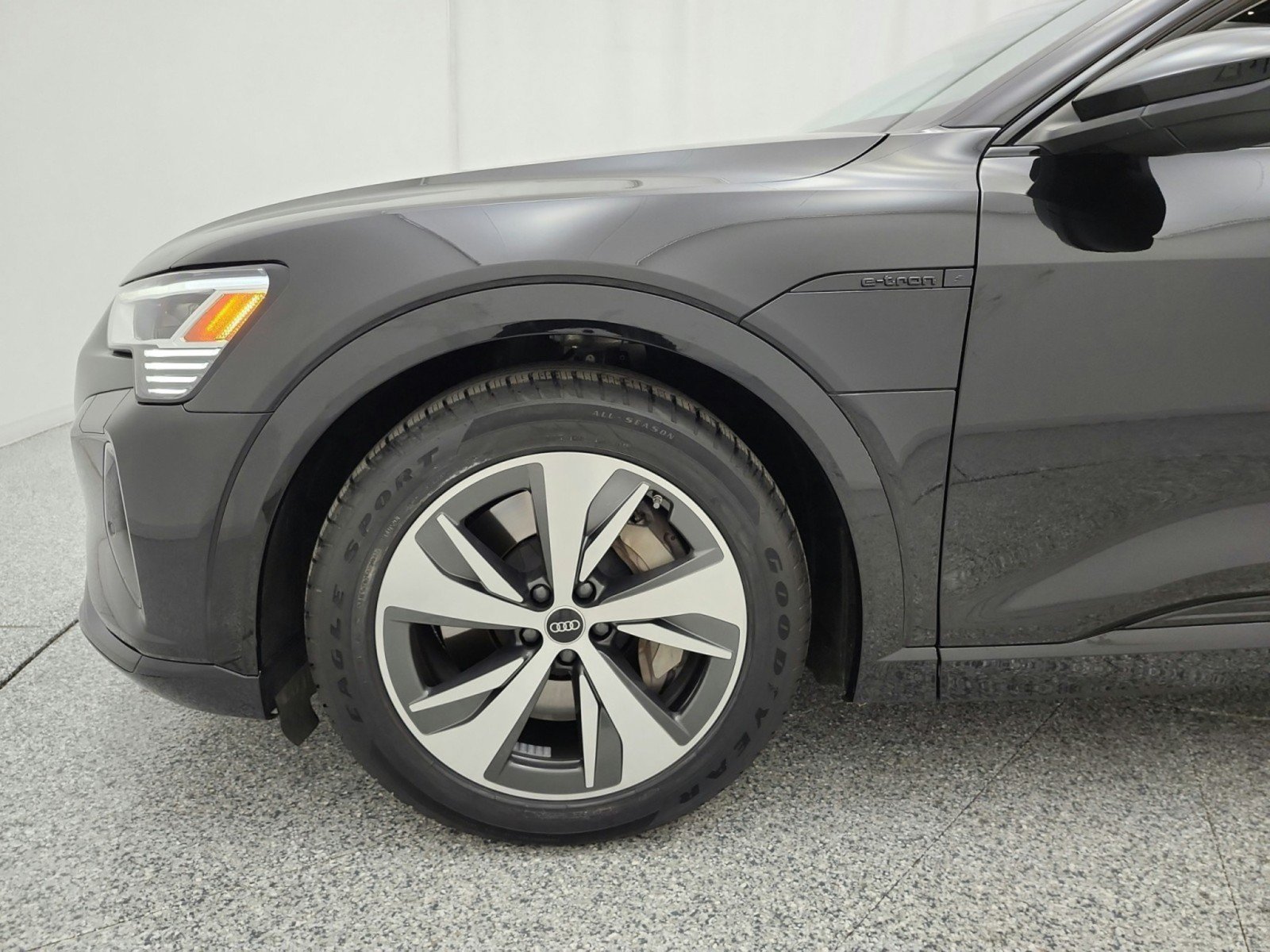 Used 2024 Audi Q8 e-tron Premium AWD/4WD image 17