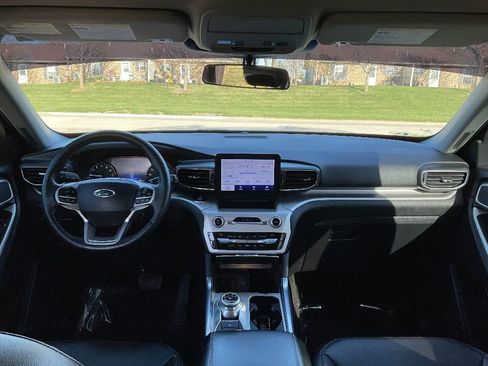 Used 2020 Ford Explorer XLT w/ Equipment Group 202A image 8