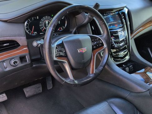 Used 2019 Cadillac Escalade Standard image 9