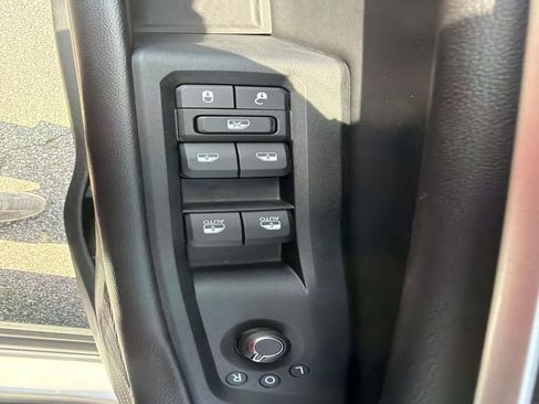 Used 2023 Jeep Grand Cherokee L Limited AWD/4WD image 18