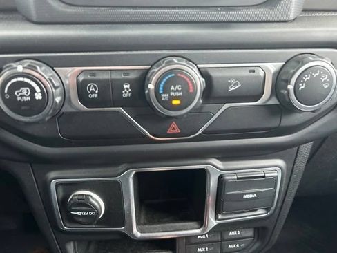 Used 2018 Jeep Wrangler Unlimited Sport AWD/4WD image 10
