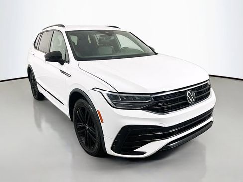 Used 2022 Volkswagen Tiguan SE R-Line image 1