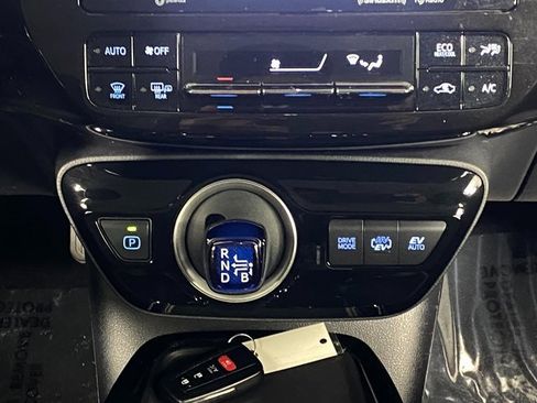 Certified 2022 Toyota Prius Prime XLE image 16