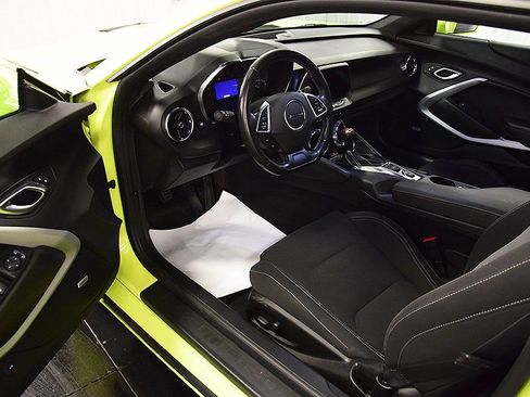 Used 2021 Chevrolet Camaro LT w/ Technology Package image 12