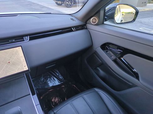 Used 2025 Land Rover Range Rover Evoque S image 28
