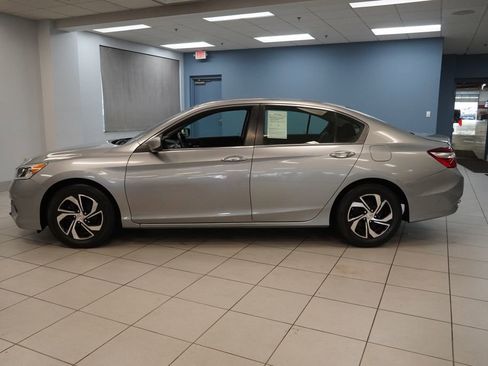 Used 2017 Honda Accord LX image 2