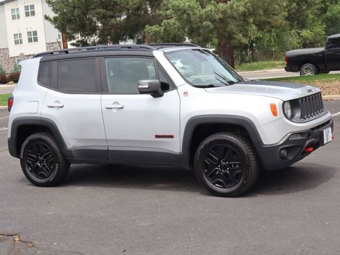 Used 2018 Jeep Renegade Trailhawk AWD/4WD image 2