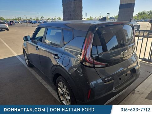 Used 2023 Kia Soul LX w/ LX Technology Package FWD image 3