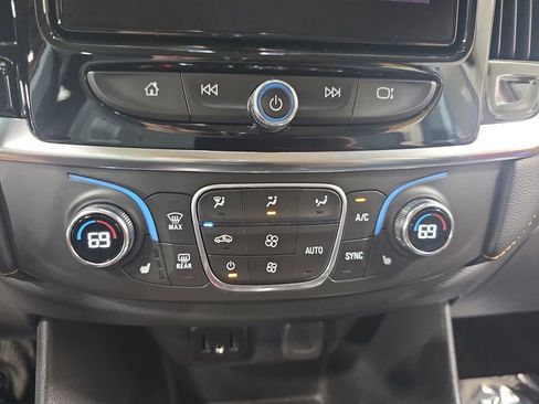 Used 2019 Chevrolet Traverse LT w/ LT Premium Package AWD/4WD image 21
