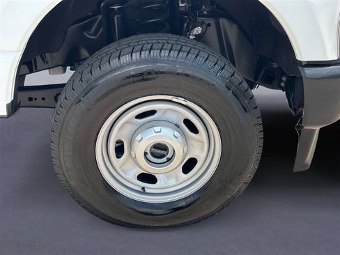 Used 2025 Ford F250 XL AWD/4WD image 9