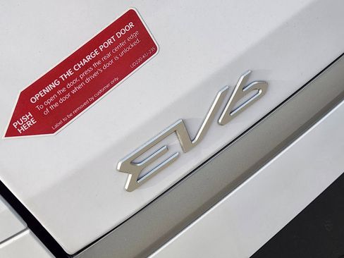 New 2025 Kia EV6 Light w/ Light LR Technology Package image 8