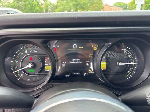 Used 2025 Jeep Wrangler Unlimited Sahara w/ Safety Group AWD/4WD image 18