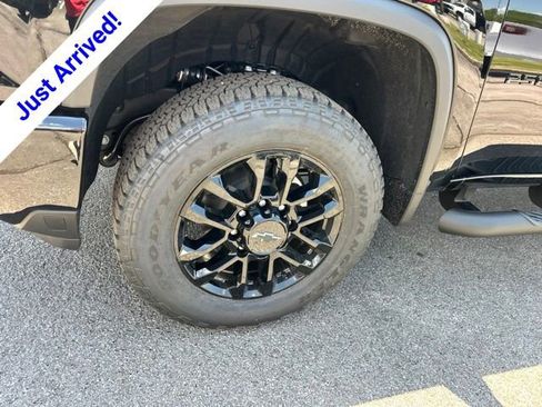 New 2026 Chevrolet Silverado 2500 Custom w/ Custom Value Package AWD/4WD image 10