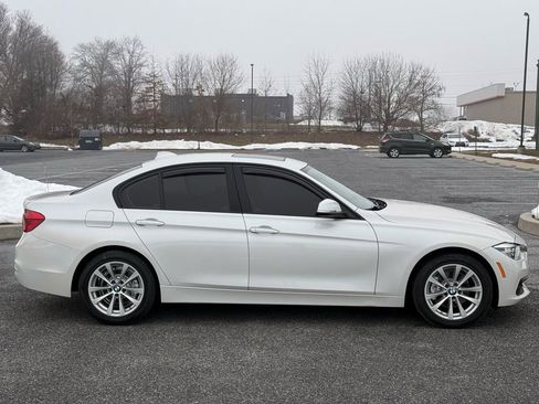 Used 2018 BMW 320i xDrive Sedan w/ Premium Package image 9