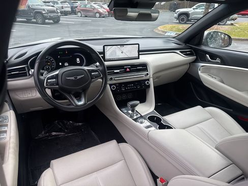 Used 2024 Genesis G70 2.5T image 2