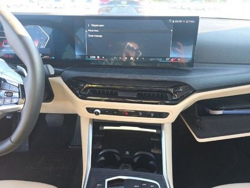 Used 2025 BMW 330i xDrive Sedan w/ Premium Package image 13