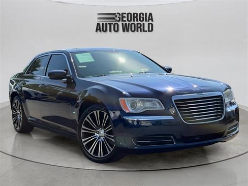 Used 2014 Chrysler 300 RWD image 2